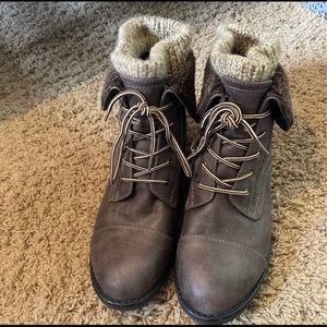 These are short boots they are a size 10 only been worn once